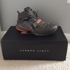 NIKE LeBron soldier 9